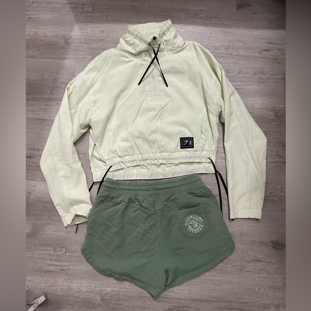 Gymshark Green Shorts and pullover Sz S